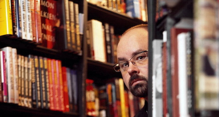 Carlos Ruiz Zafn - L'essere umano regredir all'et della pietra