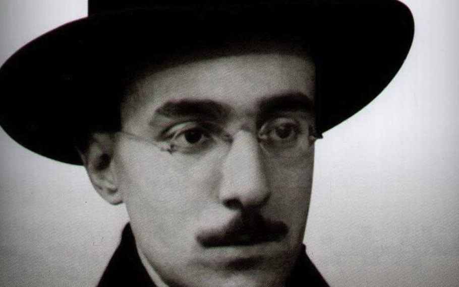 Fernando Pessoa - Ciascuno di noi  un?intera societ